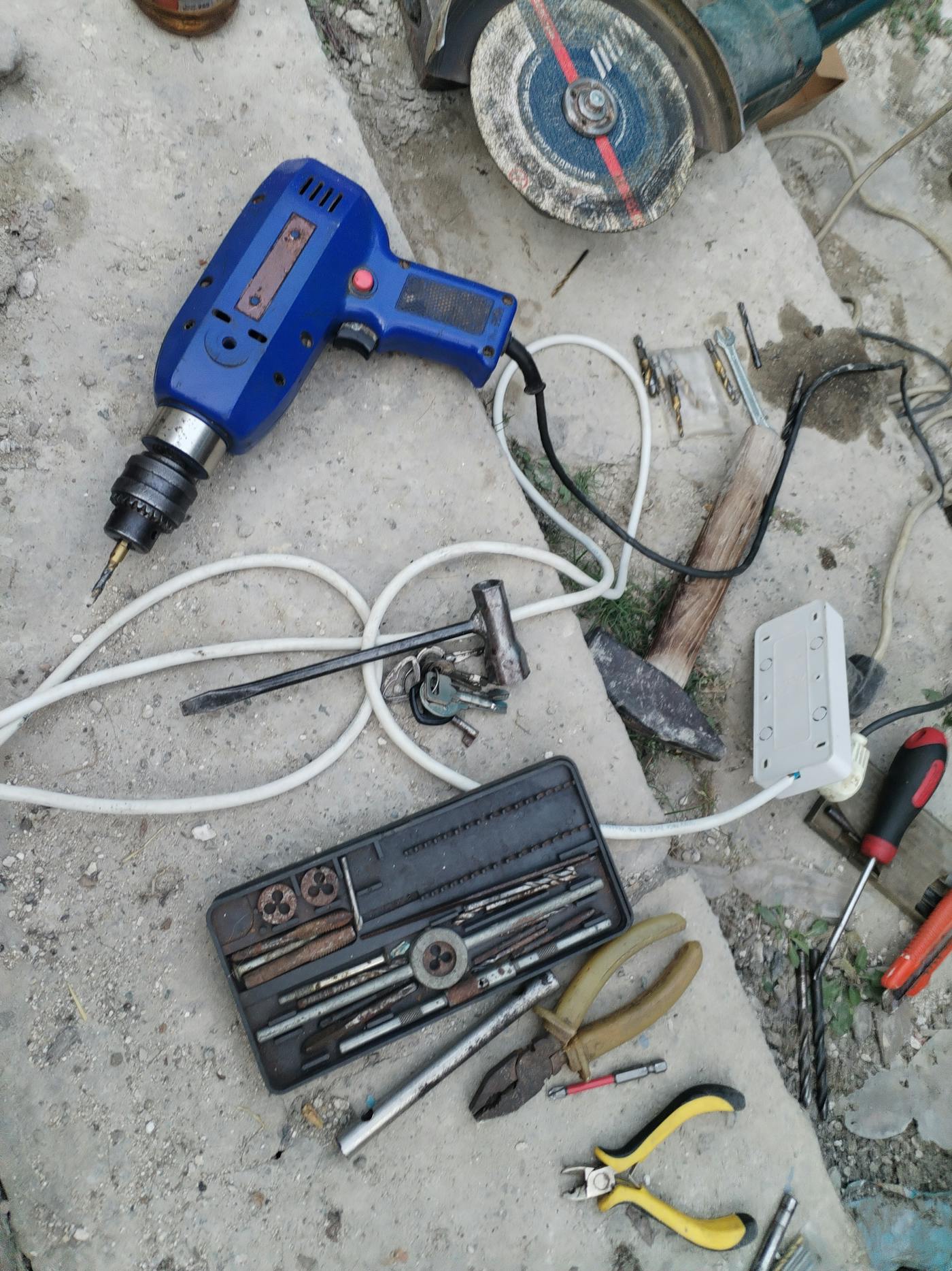 Outillage et accessoires techniques sur béton